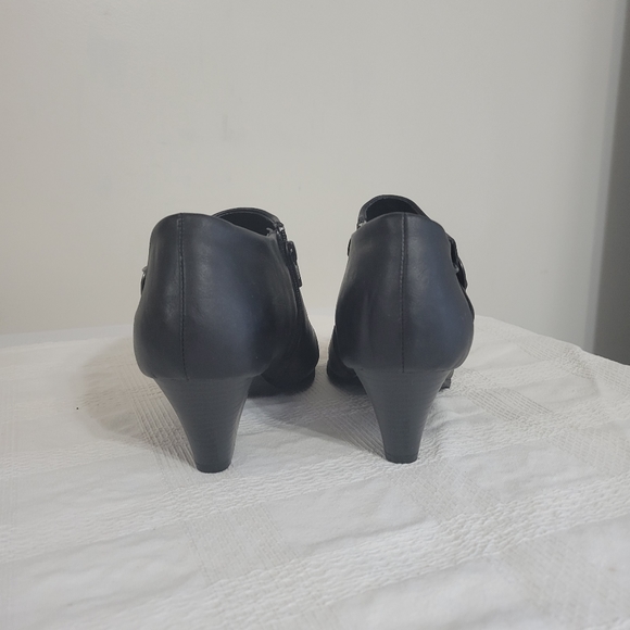 Covington buckled heels - Picture 5 of 5